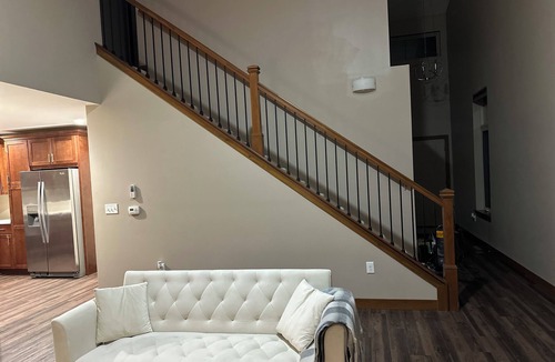 Mann House | Spacious 4-bedroom townhome in quiet Iowa City neighborhood