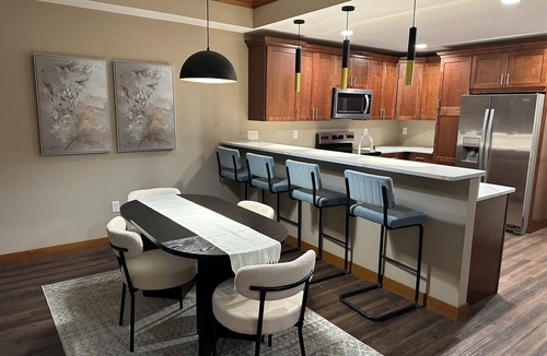 Mann House | Spacious 4-bedroom townhome in quiet Iowa City neighborhood