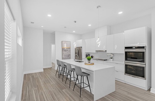 West Dallas House | Spacious 4-bedroom townhome with AC and WiFi in lovely Downtown Dallas