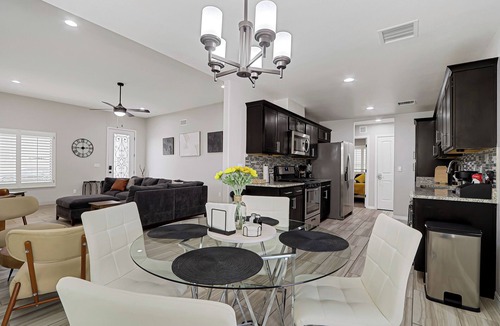 Biggs Field House | Spacious 4-Bedroom Haven/Ideal for Extended Stay