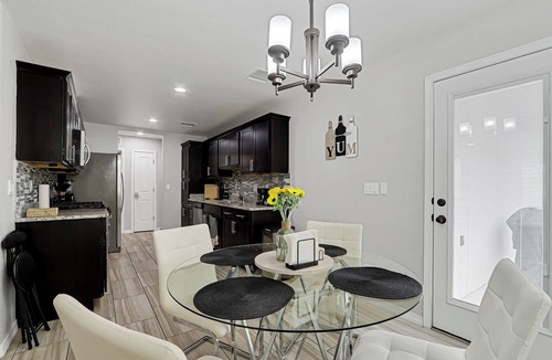Biggs Field House | Spacious 4-Bedroom Haven/Ideal for Extended Stay