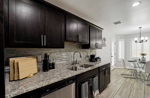 Biggs Field House | Spacious 4-Bedroom Haven/Ideal for Extended Stay
