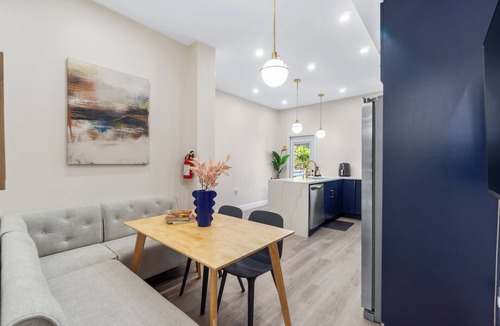 Bergen House | Spacious 4-bedroom house in beautiful Jersey City with Laundry