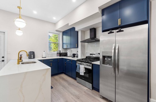 Bergen House | Spacious 4-bedroom house in beautiful Jersey City with Laundry