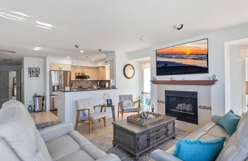 Margate City Condo | Spacious 4-bedroom condo in Margate One Block from Beach!