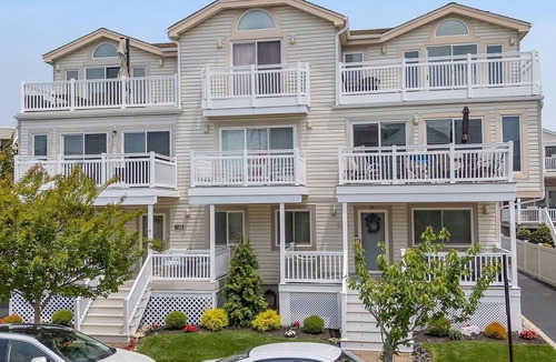Margate City Condo | Spacious 4-bedroom condo in Margate One Block from Beach!