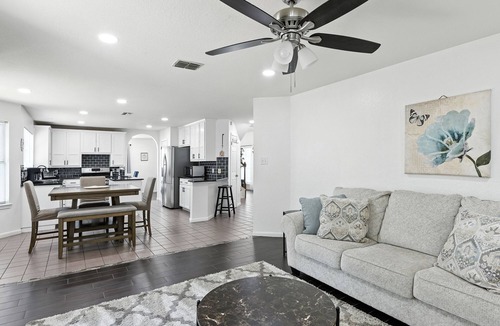 Saxony House | Spacious 4-Bedroom Gem in Pflugerville 24 min to downtown Austin