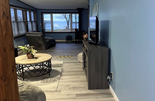 Town of Porter House | Spacious 4-bedroom house in charming Ransomville with WiFi