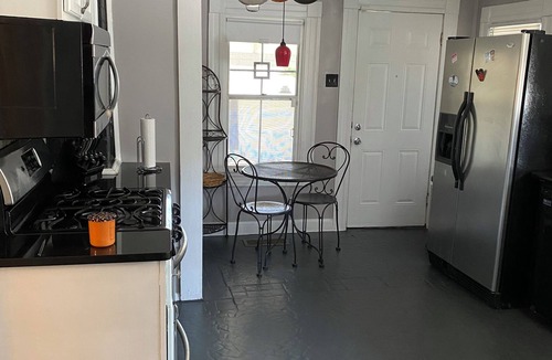 Alta Vista House | Spacious 4 Bedroom in Downtown SA