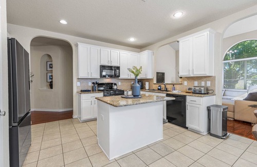 San Antonio House | Spacious 4-bedroom house in charming San Antonio with AC, WiFi