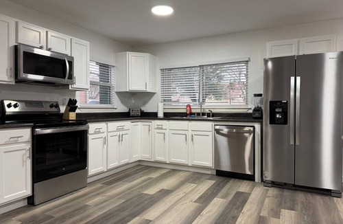 North San Antonio - SAT House | Spacious 4-bedroom house with Swimming Pool and Games