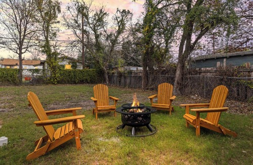 Northwest Los Angeles Heights House | Spacious 4-bedroom house in San Antonio with fenced yard and indoor cycling bike