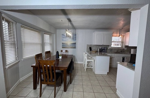 Sand Springs House | Spacious 4 bedroom house in Sand Springs where elegance meets comfort.