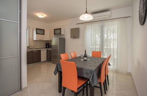 Mastrinka Villa | Spacious 4-bedroom villa Calluna in wonderful Mastrinka with AC