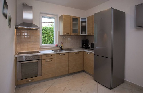 Mastrinka Villa | Spacious 4-bedroom villa Calluna in wonderful Mastrinka with AC