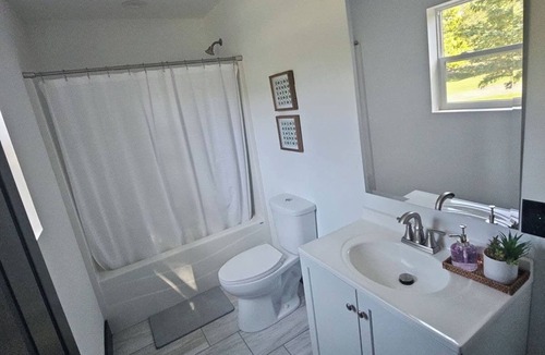 Ottawa House | Spacious 4-bedroom walking distance to downtown Ottawa with WiFi, AC, King Beds