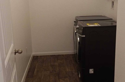 Briarcreek House | Spacious 4-bedroom with simple airbed