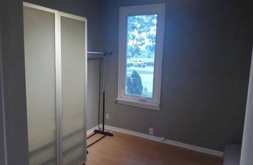 Hammond House | Spacious 4 bedroom with studio and updated kitchennn