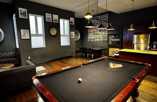 International District Apartment | Spacious 4 BR 2 Floors unit in Old Montreal
