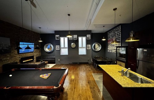 International District Apartment | Spacious 4 BR 2 Floors unit in Old Montreal