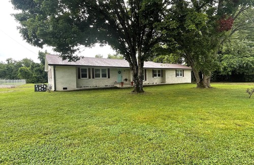 Waverly House | Spacious 4-br/3ba home in marvelous Waverly. Boasting a lg yd with a small creek