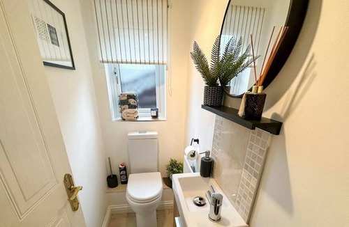 Waunlwyd House | Spacious 4 BR detached & parking