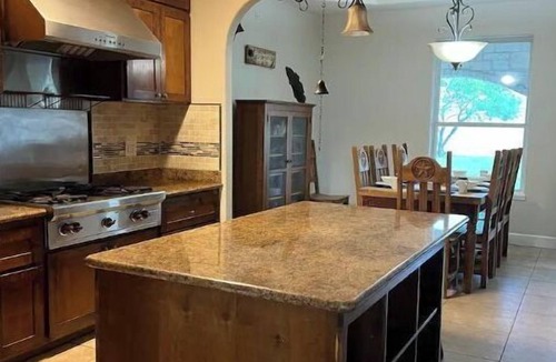 Riviera House | Spacious 4 br getaway. Riviera Beach/Baffin Bay