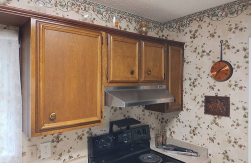 Live Oak House | Spacious 4 BR house AC & WiFi in cool Universal City. Fenced yard, shop, RAFB