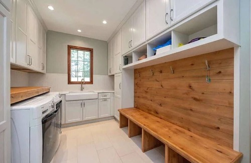 Saylorville House | Spacious 4-BR House, Quiet, Perfect for Groups!