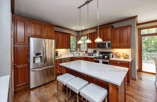 Saylorville House | Spacious 4-BR House, Quiet, Perfect for Groups!