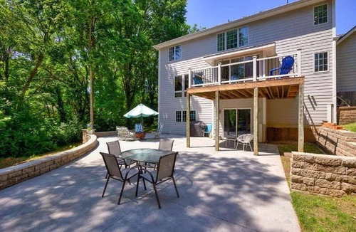Saylorville House | Spacious 4-BR House, Quiet, Perfect for Groups!