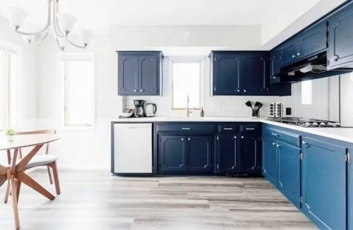 West Seventh House | Spacious 4 BR I Dog-Friendly I Main-Level King