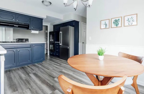 West Seventh House | Spacious 4 BR I Dog-Friendly I Main-Level King