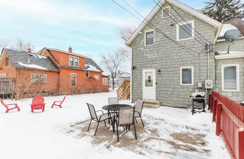 West Seventh House | Spacious 4 BR I Dog-Friendly I Main-Level King