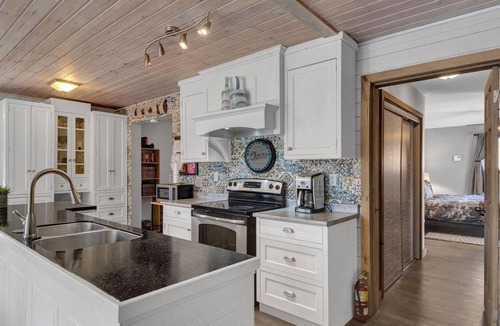 Algonquin Highlands Cottage | Spacious 4 Bedroom Child Friendly Cottage Escape Close to Algonquin Park