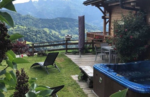 Manigod Ski Chalet | Spacious 4 * chalet with mountain views, jacuzzi and sauna, terrace