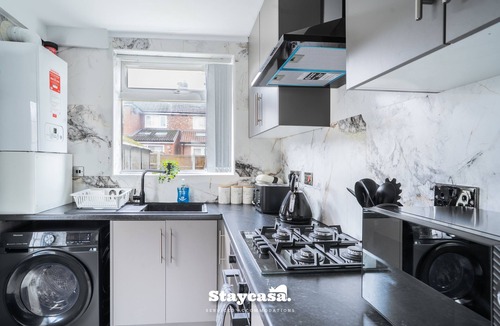 Didsbury House | Spacious 4-Bed Home near Didsbury