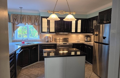 Ottawa Division House | Spacious 4-home near River, Parks, Paths