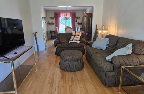 Ottawa Division House | Spacious 4-home near River, Parks, Paths