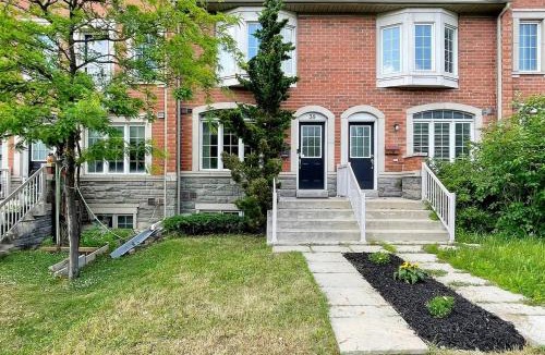 Downsview House | Spacious 4-Story Townhome in North York