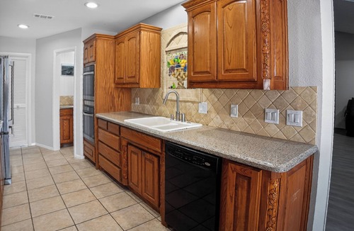 North Richland Hills House | Spacious 4BR w/2 King Beds, Media Room + Large Parking
