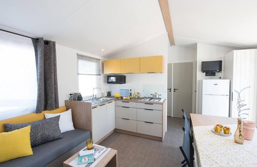 Saint-Jean-de-Monts House | Spacious 40m² Mobile Home with Terrace