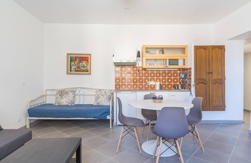 Charleval Apartment | Spacious 44 m² Apartment in Village Center - No. 2
