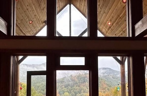 Slaty Fork House | Spacious 4B w/private Loft Minutes from Snowshoe