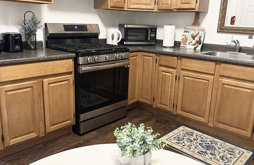 Fox Point Apartment | Spacious 4B2B Loft, 2-min to Brown,Walk to everything,Private Kitchen