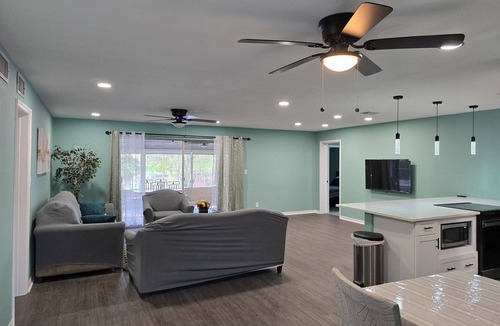 Orlando House | Spacious 4bd 3ba house near universal with Game room & lake view