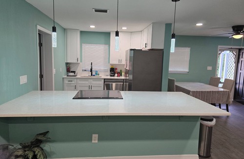 Orlando House | Spacious 4bd 3ba house near universal with Game room & lake view