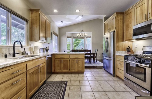 Sonoma House | Spacious 4BD 3BA with hot tub, fire pit, and wraparound deck