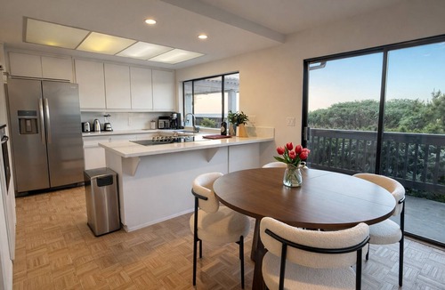 Hidden Valley House | Spacious 4BD La Jolla Ocean Views Jacuzzi