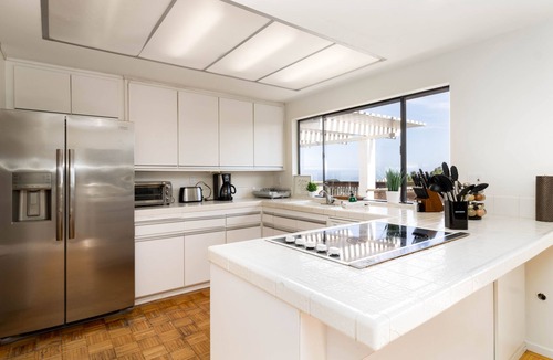 Hidden Valley House | Spacious 4BD La Jolla Ocean Views Jacuzzi